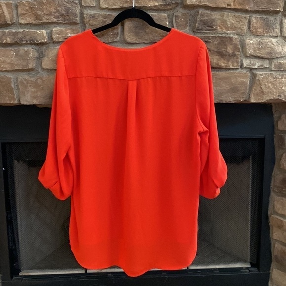 Roz & Ali red hi-low blouse with gold zipper detail. 1X - Picture 3 of 10